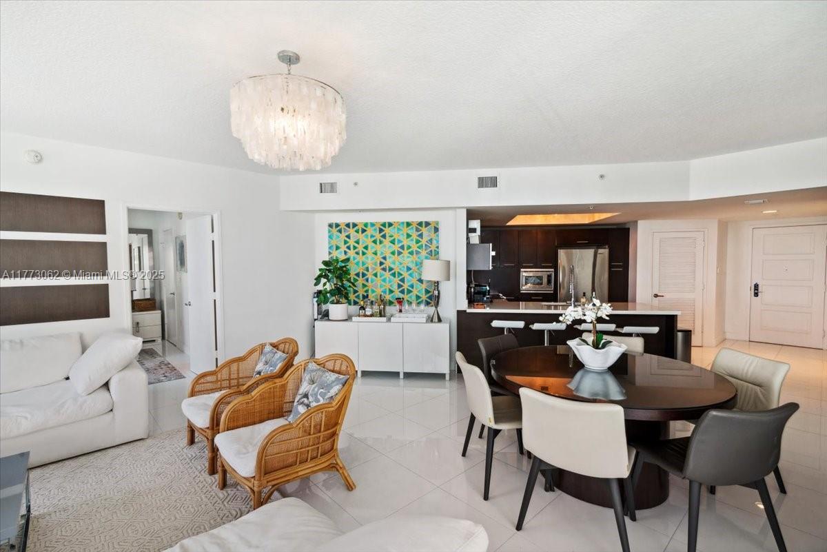 ST TROPEZ ON THE BAY III - Residential