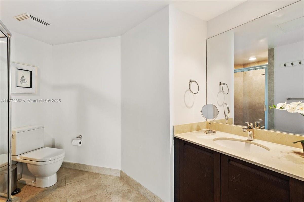 ST TROPEZ ON THE BAY III - Residential