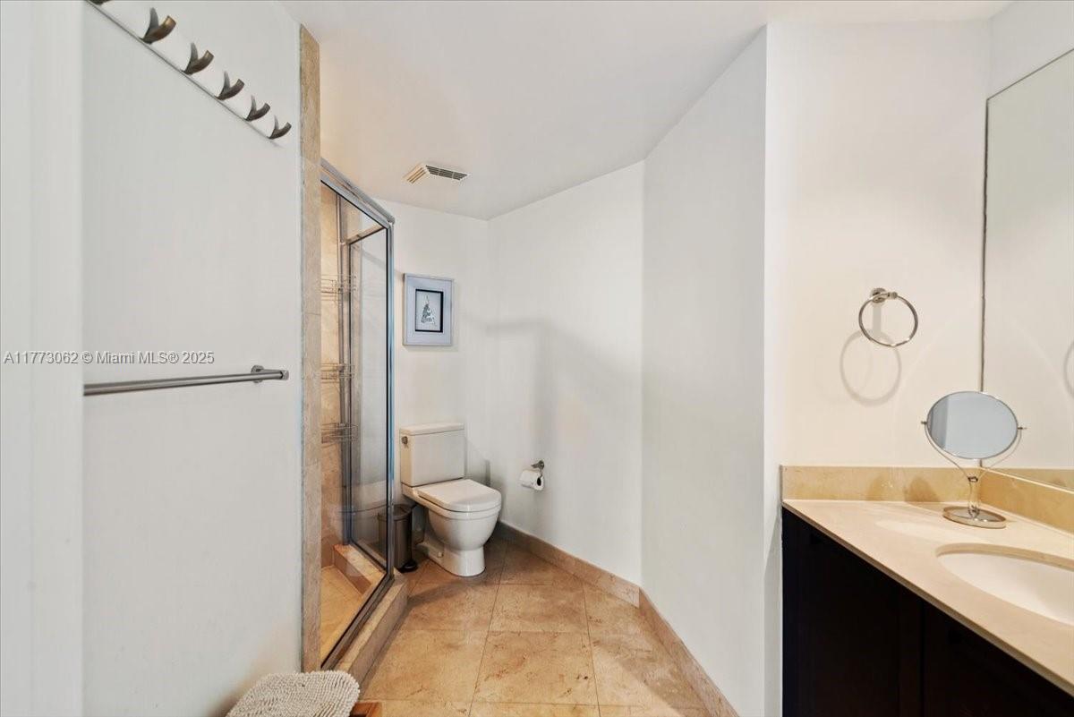 ST TROPEZ ON THE BAY III - Residential