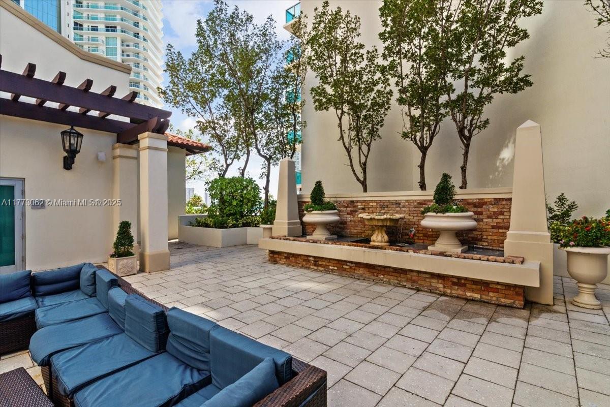 ST TROPEZ ON THE BAY III - Residential