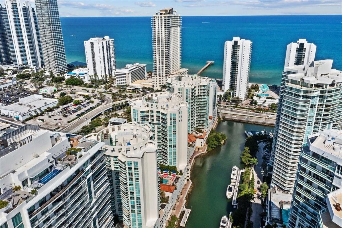 ST TROPEZ ON THE BAY III - Residential