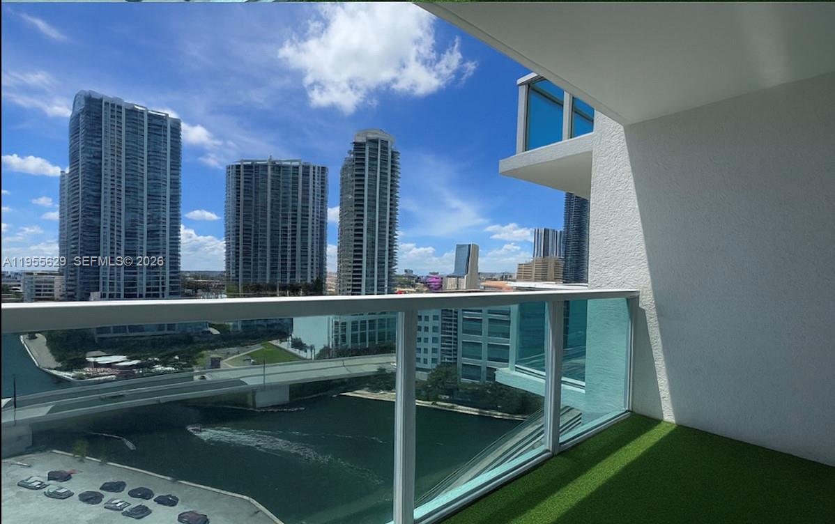 BRICKELL ON THE RIVER - Residential
