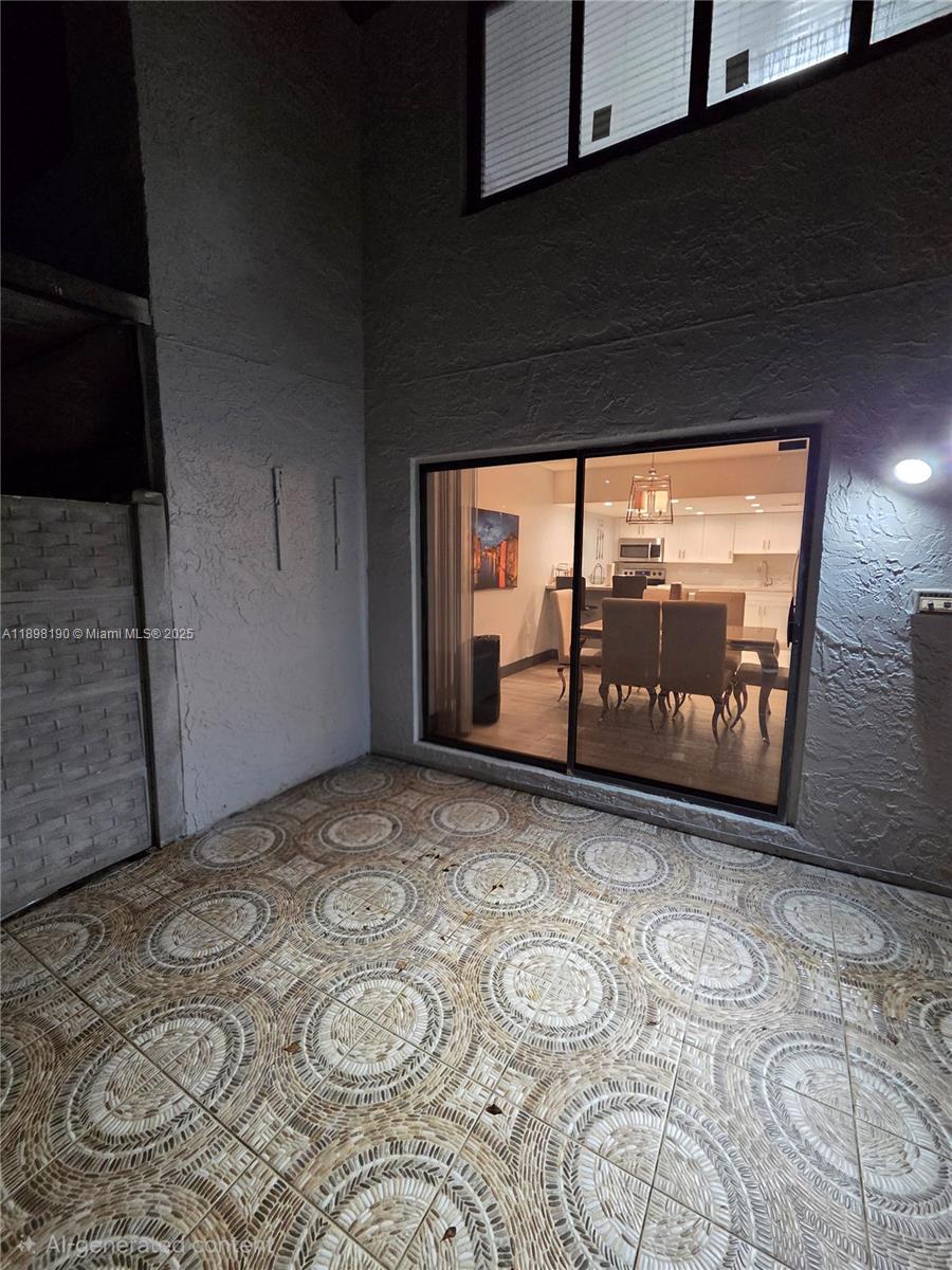 SUNCREST TOWNHOUSE CONDO - Residential