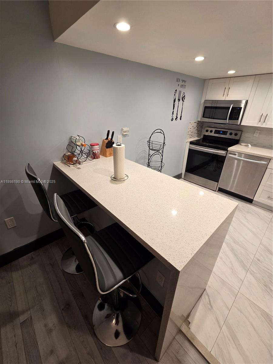 SUNCREST TOWNHOUSE CONDO - Residential