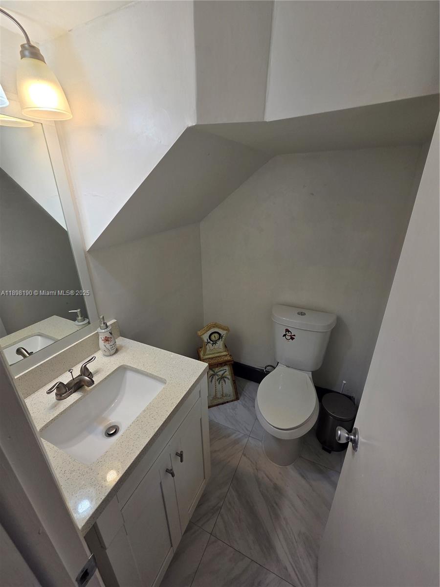 SUNCREST TOWNHOUSE CONDO - Residential