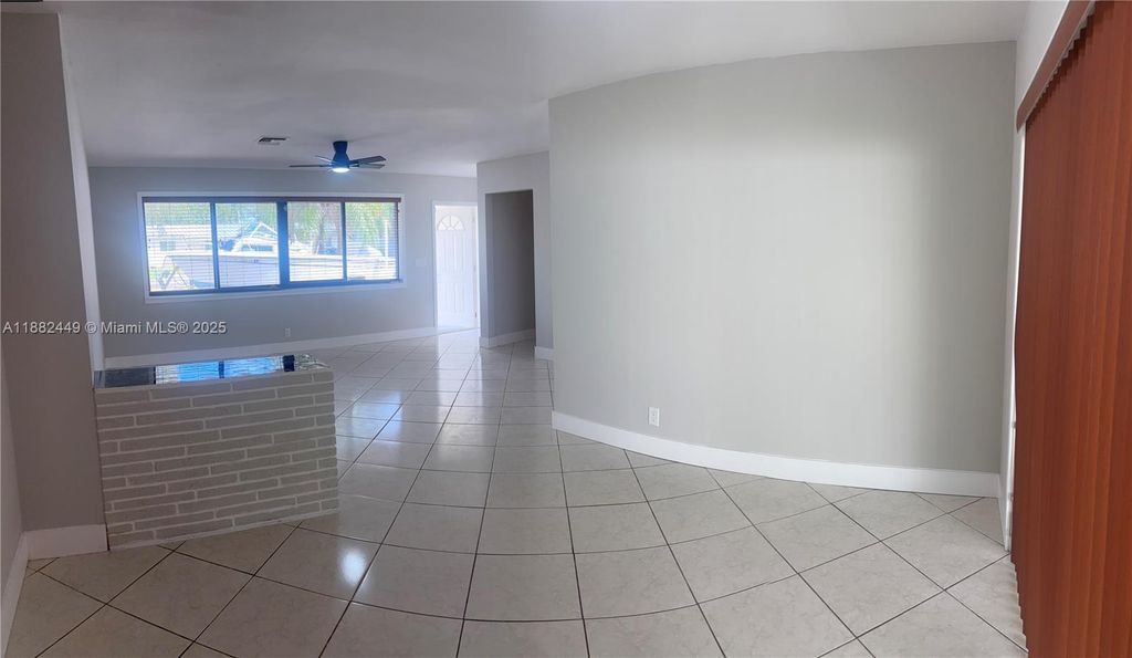 Photo of Hollywood, FL 33021 (MLS # A11882449)