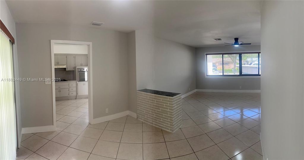 Photo of Hollywood, FL 33021 (MLS # A11882449)