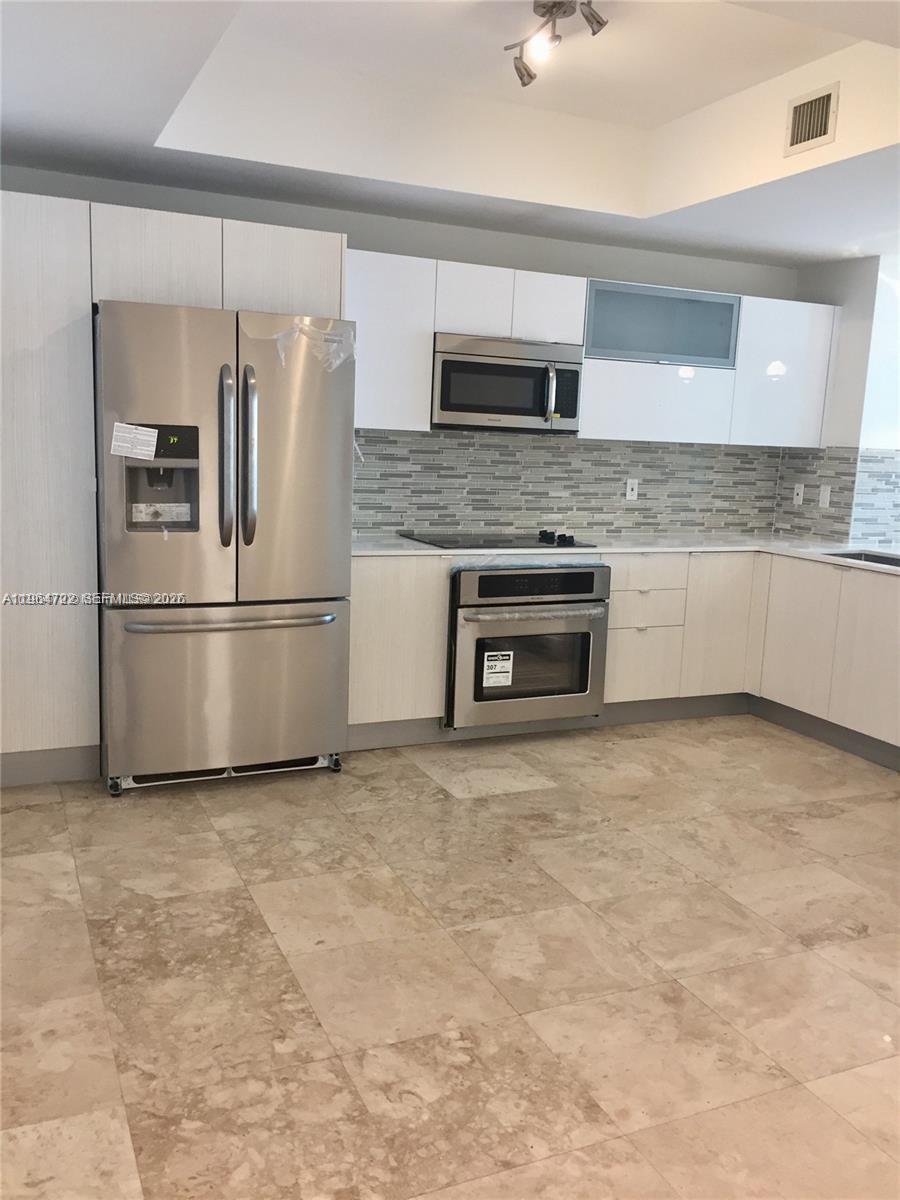 3330 NE 190th St 1117