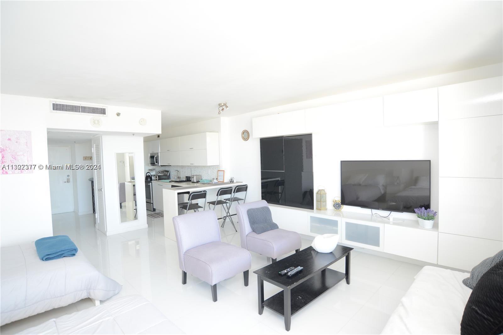 THE DECOPLAGE CONDO - Residential Lease