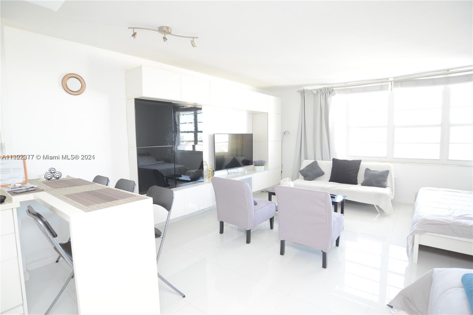 THE DECOPLAGE CONDO - Residential Lease