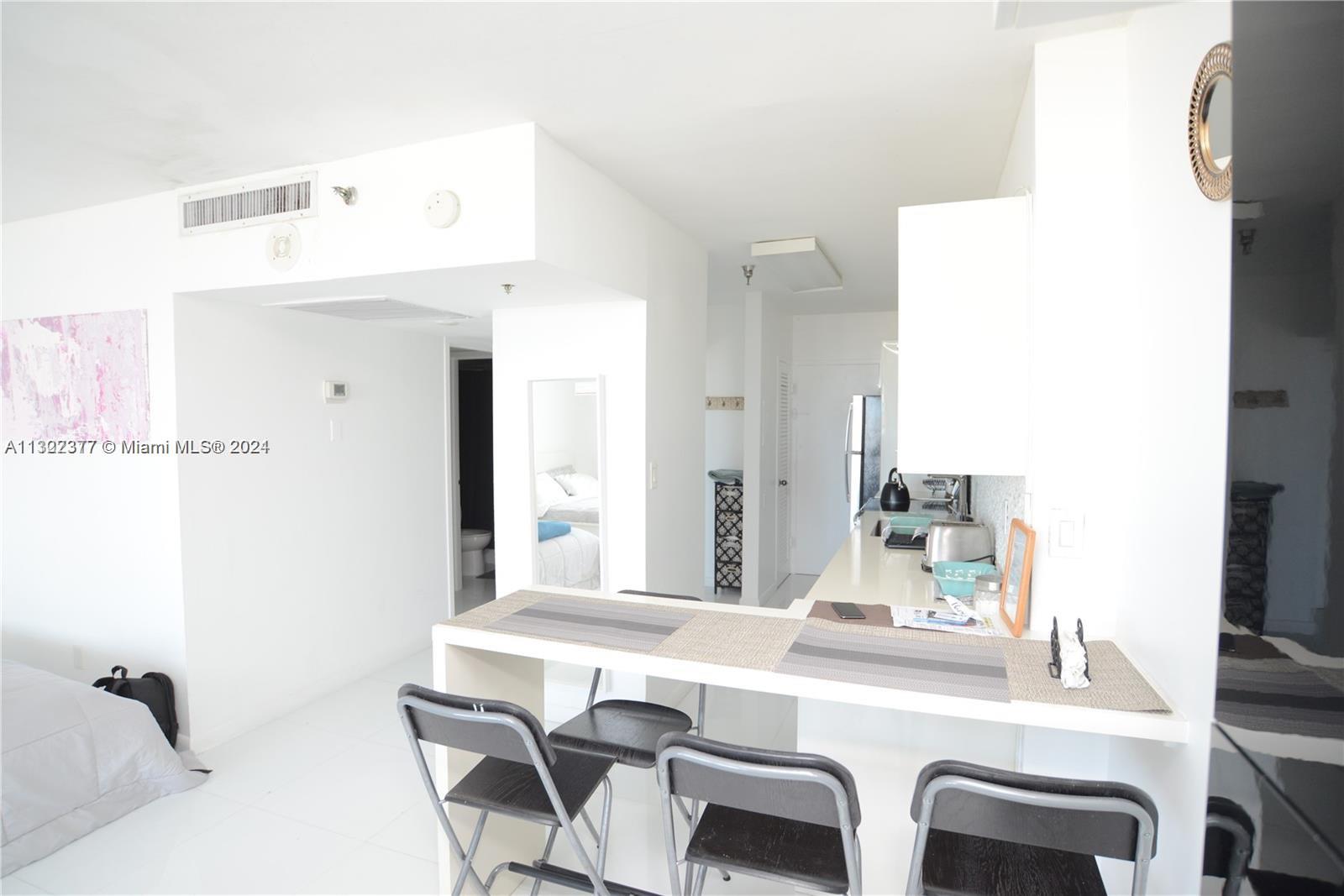 THE DECOPLAGE CONDO - Residential Lease