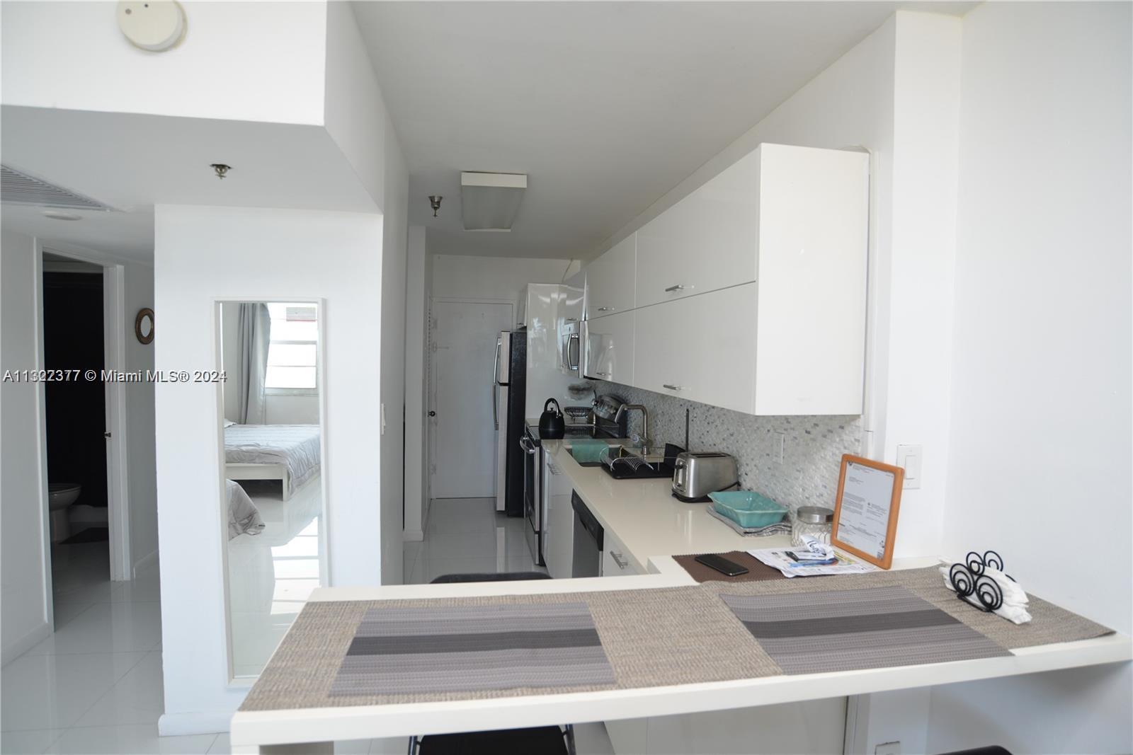 THE DECOPLAGE CONDO - Residential Lease