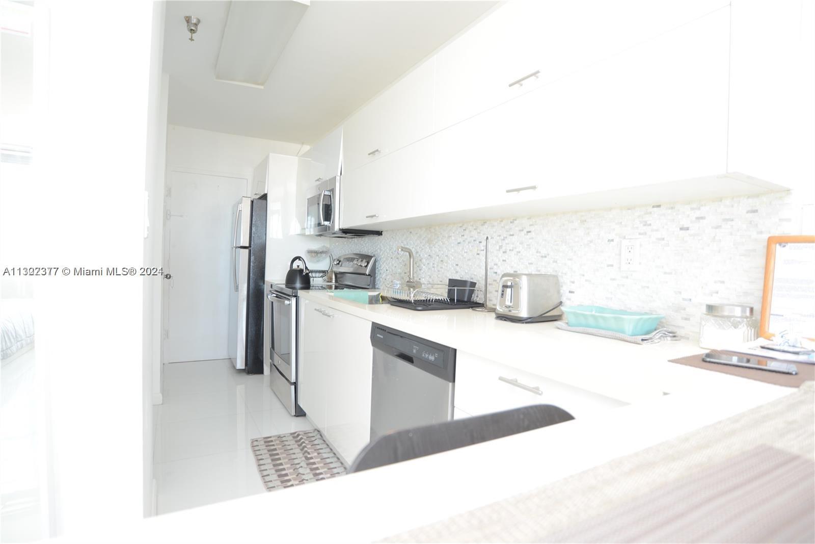 THE DECOPLAGE CONDO - Residential Lease