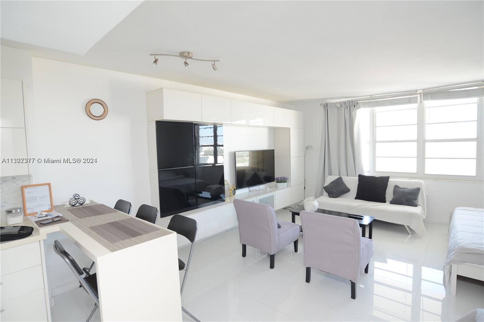 THE DECOPLAGE CONDO - Residential Lease