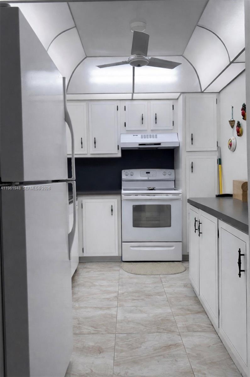 1300 Saint Charles Pl L22