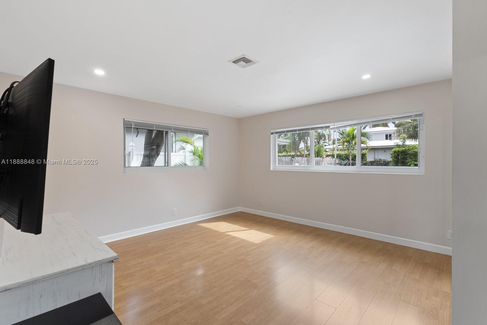 HOLLYWOOD - Residential Lease