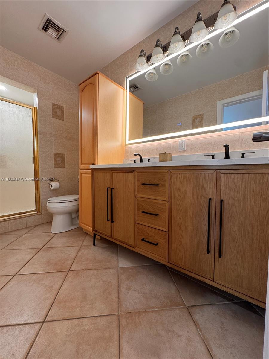 HOLLYWOOD - Residential Lease