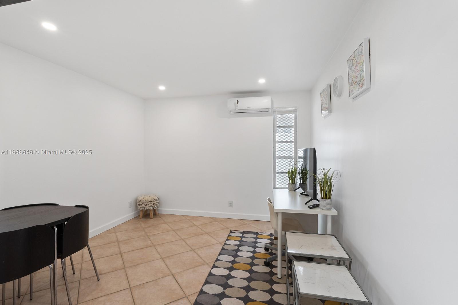 HOLLYWOOD - Residential Lease