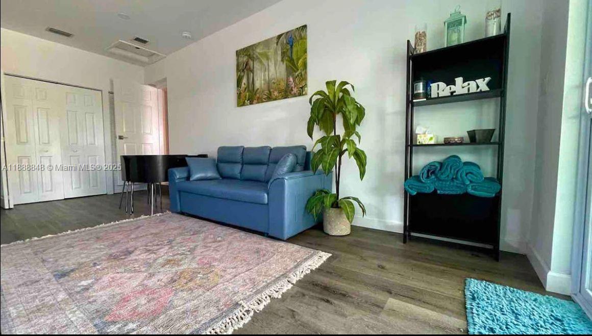 HOLLYWOOD - Residential Lease