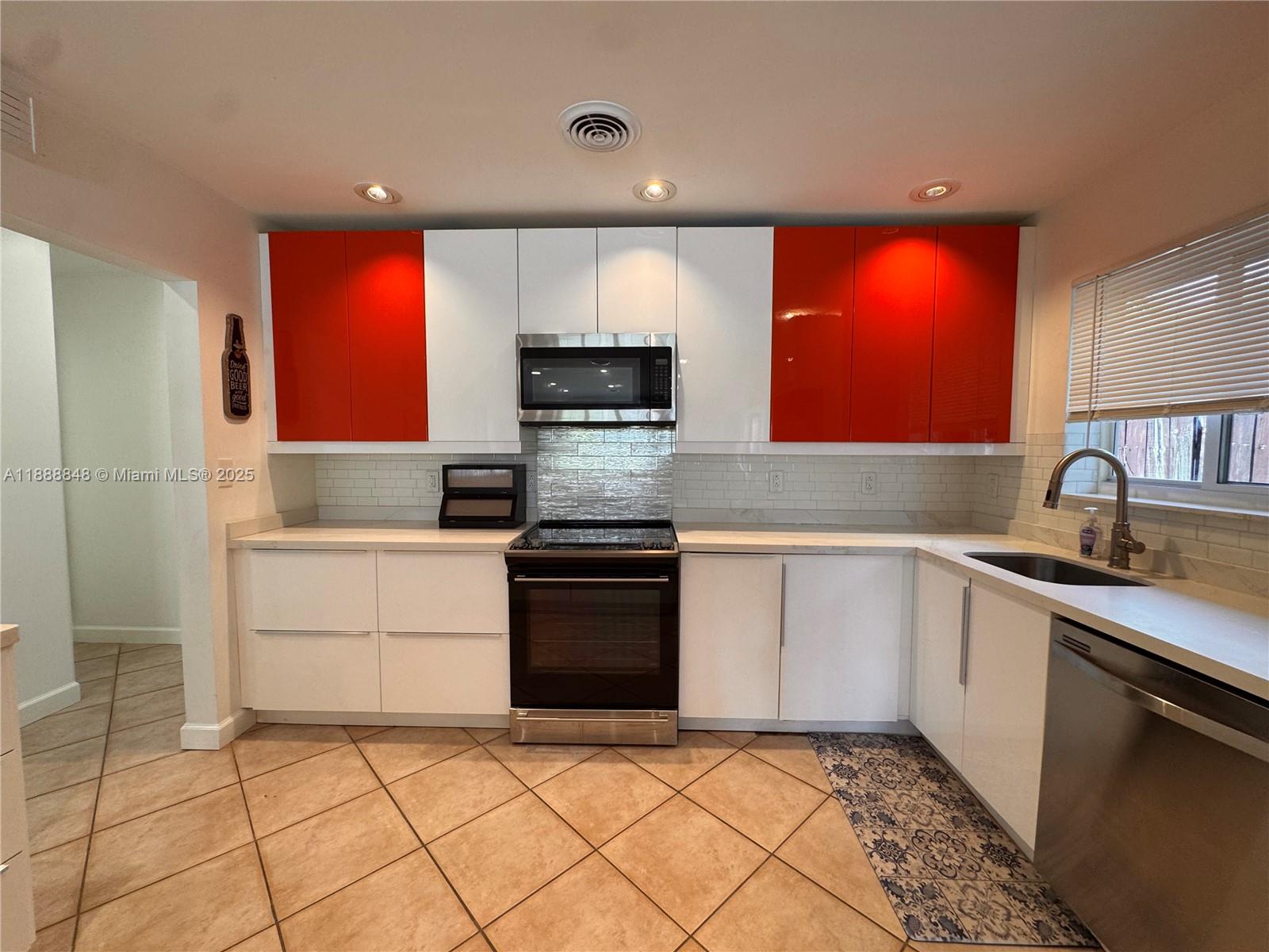 HOLLYWOOD - Residential Lease