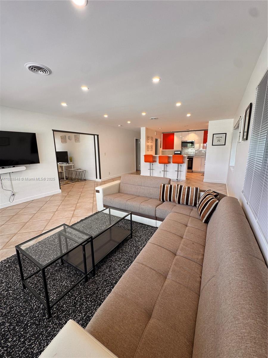 HOLLYWOOD - Residential Lease