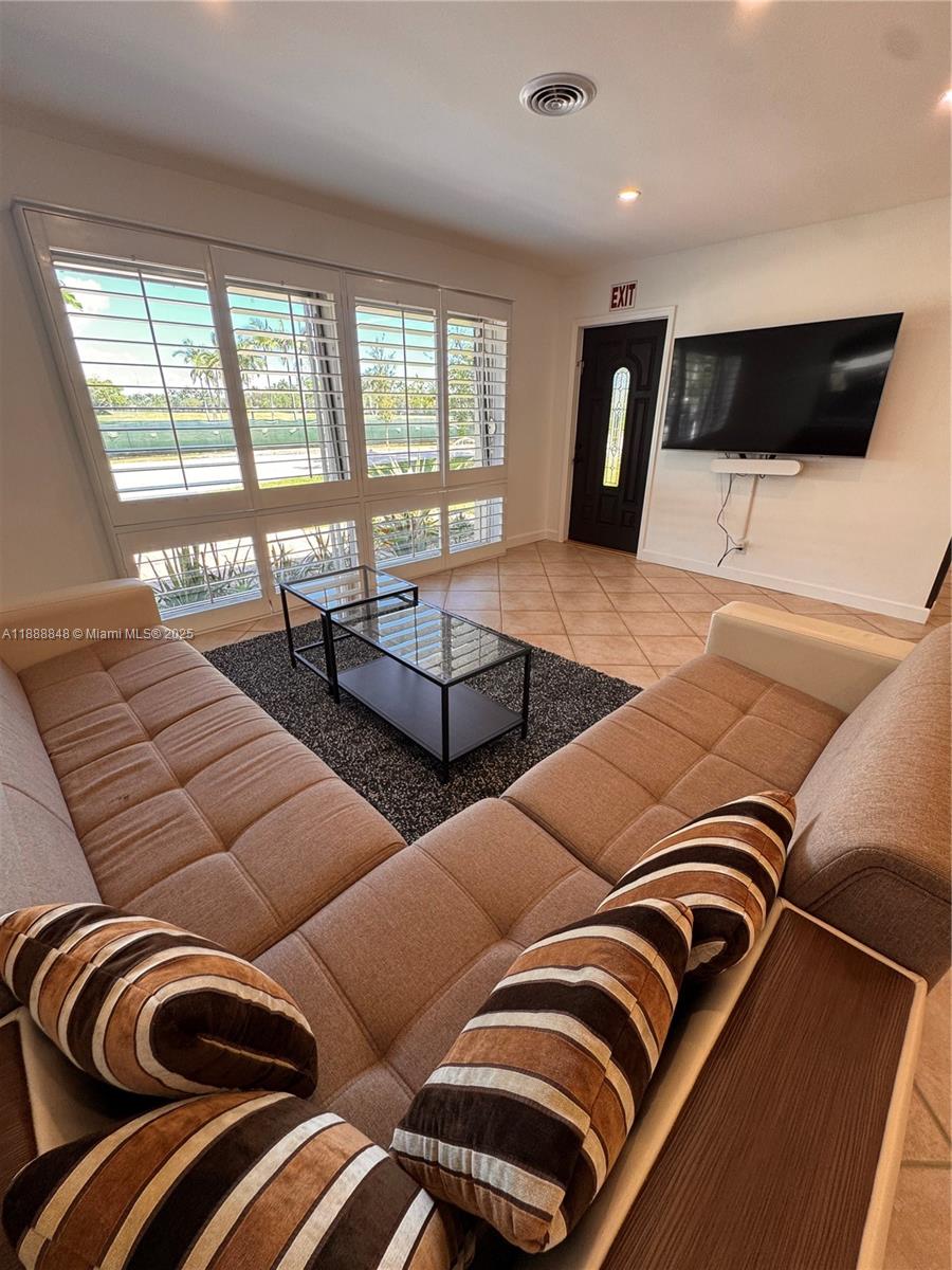 HOLLYWOOD - Residential Lease