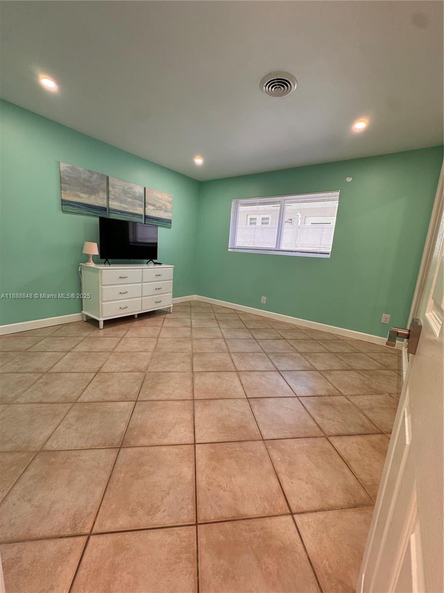 HOLLYWOOD - Residential Lease
