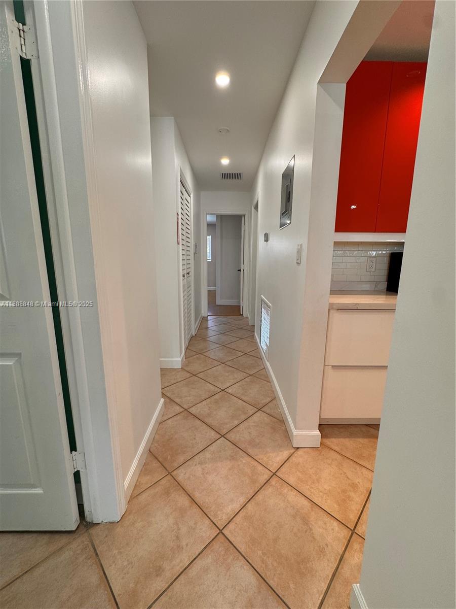 HOLLYWOOD - Residential Lease