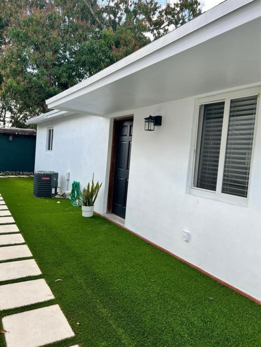 2036 Sw 57th Ct 2038, Miami, Broward County, Florida - 2 Bedrooms  
1 Bathrooms - 