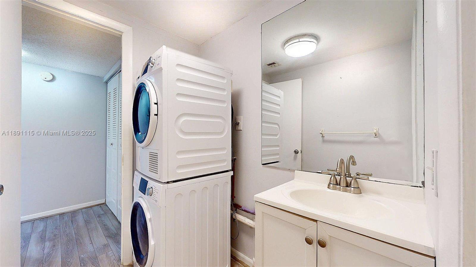 EMERALD ISLES WEST PHASE - Residential Lease