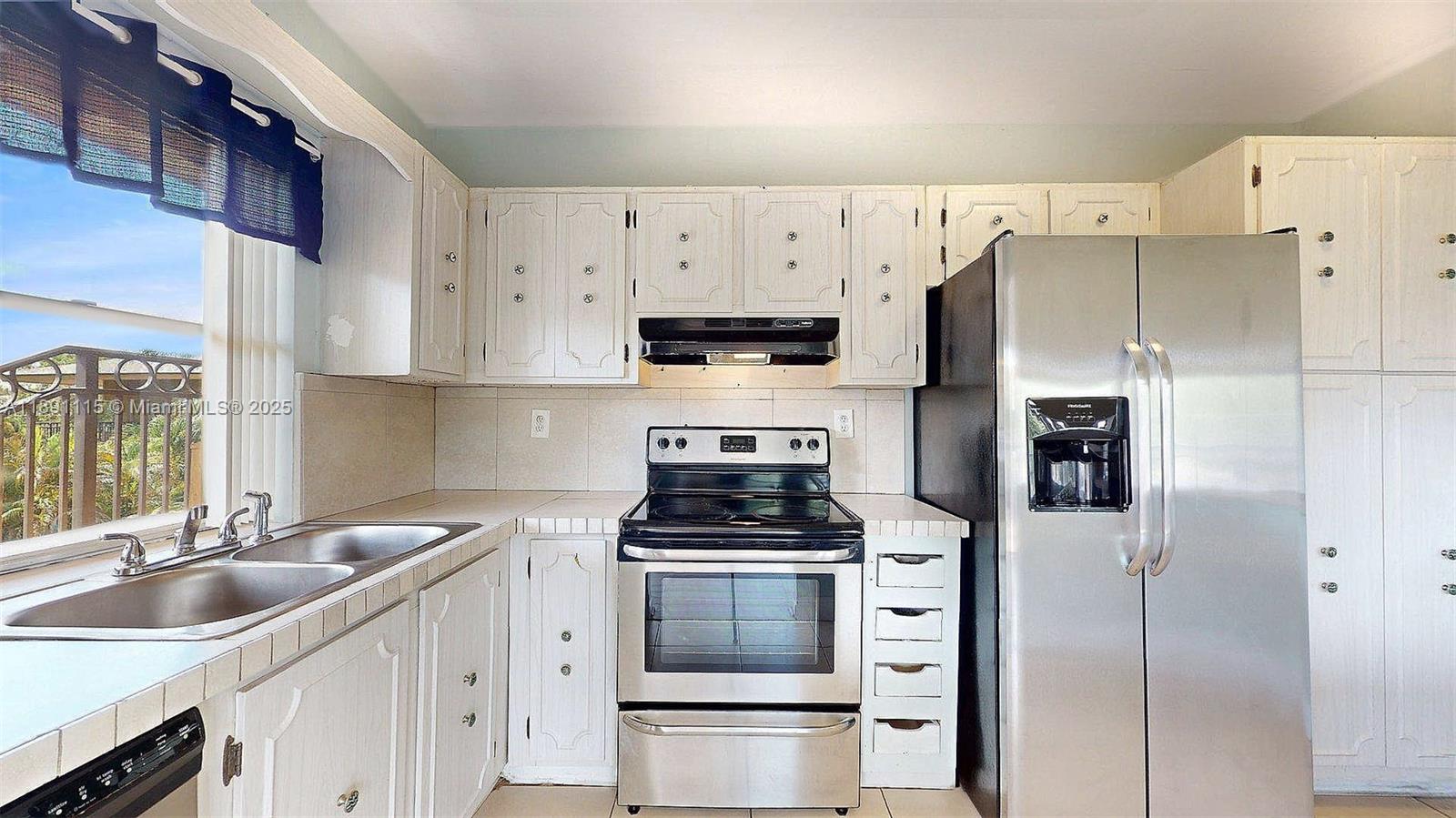 EMERALD ISLES WEST PHASE - Residential Lease