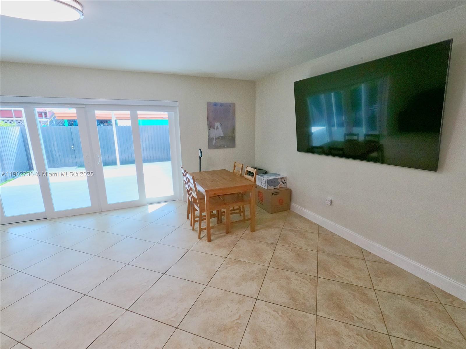 PALM SPRINGS VILLAS 3RD A - Residential