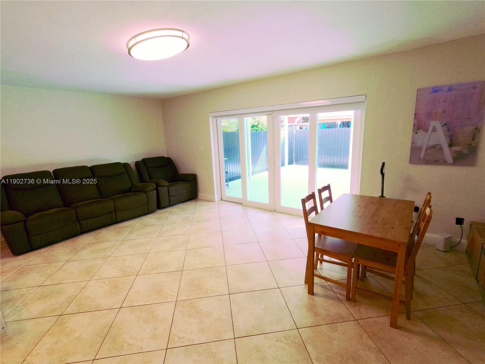 PALM SPRINGS VILLAS 3RD A - Residential