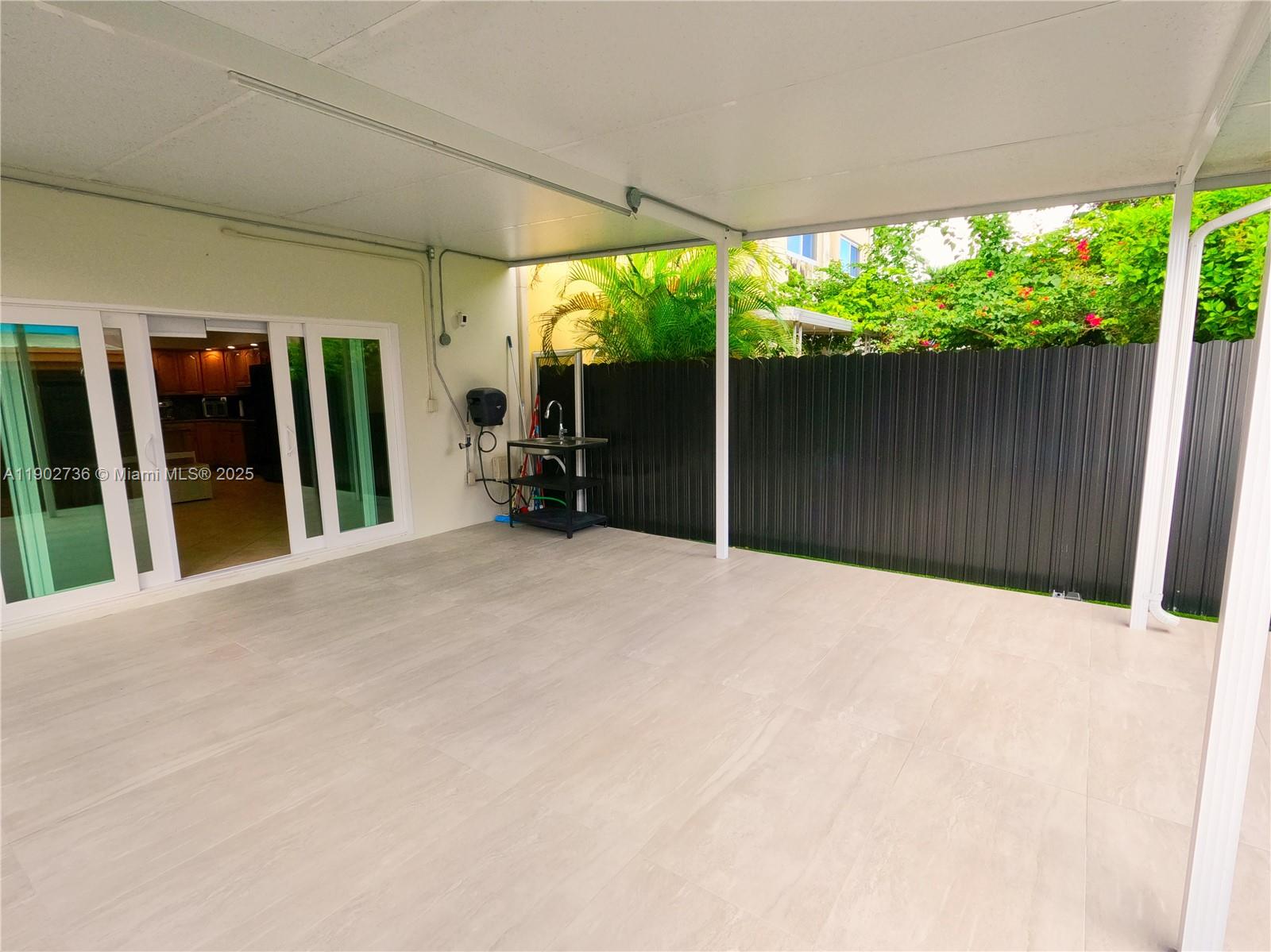 PALM SPRINGS VILLAS 3RD A - Residential