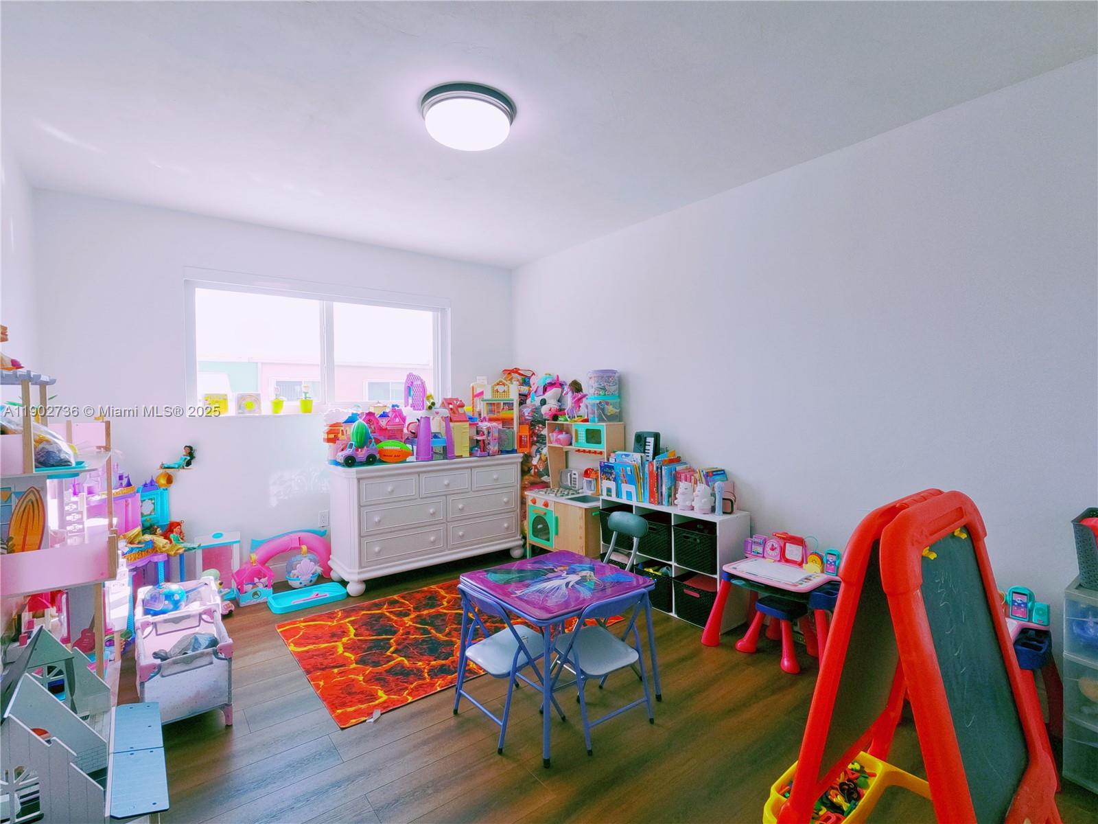 PALM SPRINGS VILLAS 3RD A - Residential