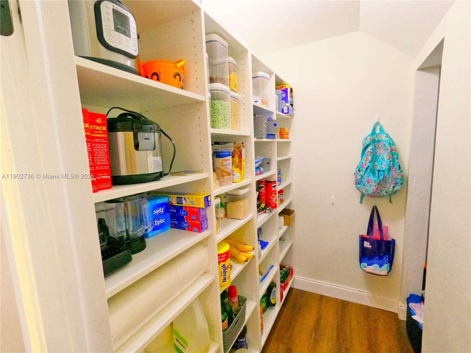 PALM SPRINGS VILLAS 3RD A - Residential