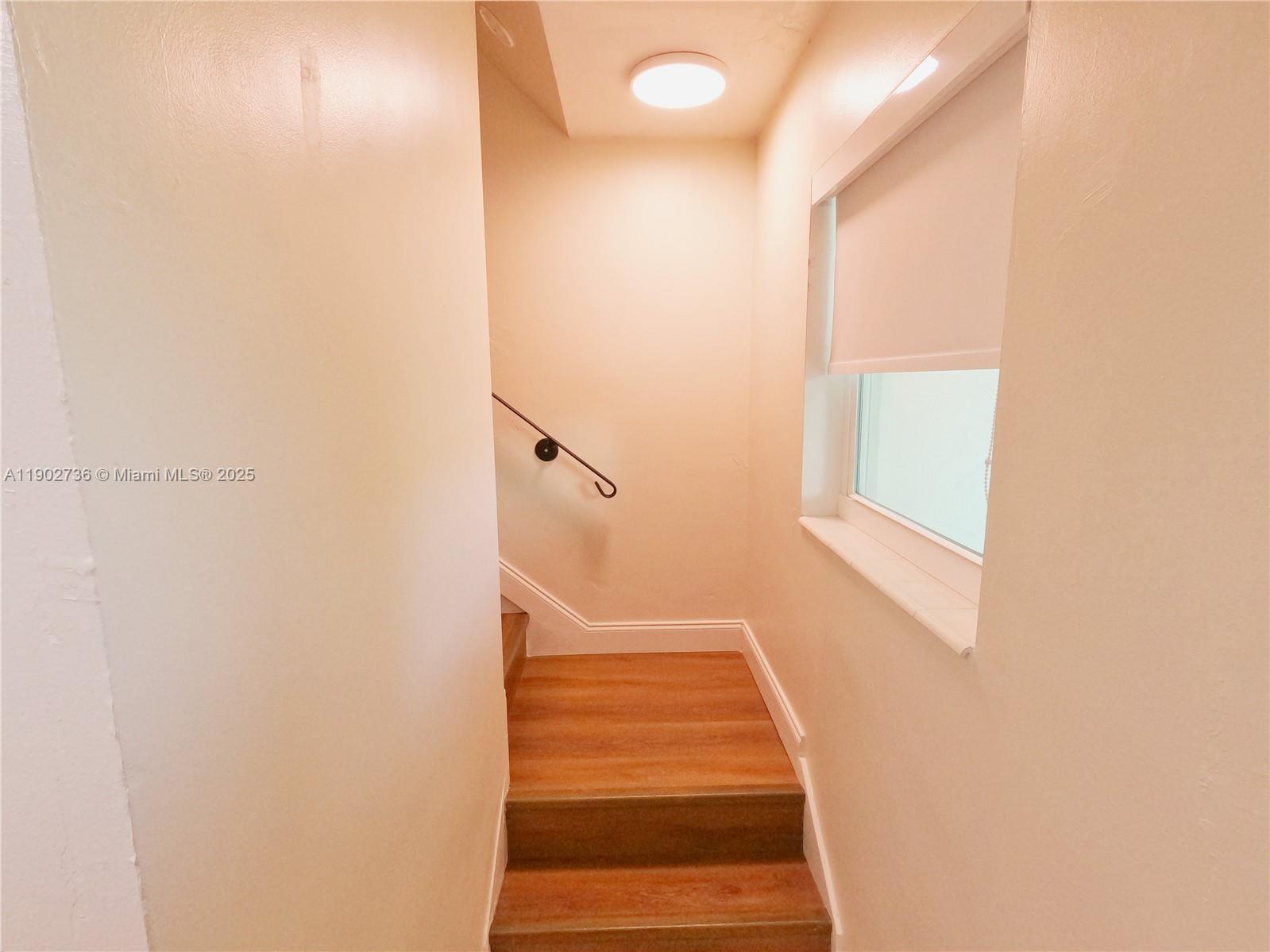 PALM SPRINGS VILLAS 3RD A - Residential