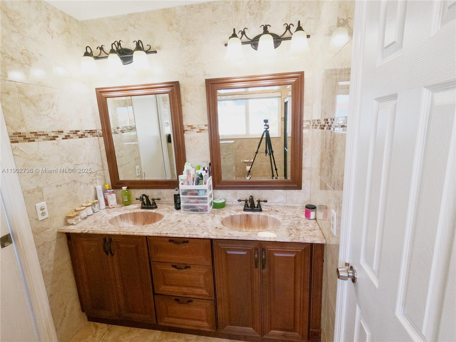 PALM SPRINGS VILLAS 3RD A - Residential