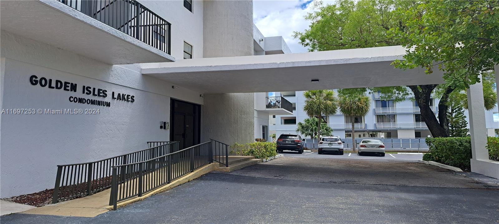 GOLDEN ISLES LAKES CONDO - Residential