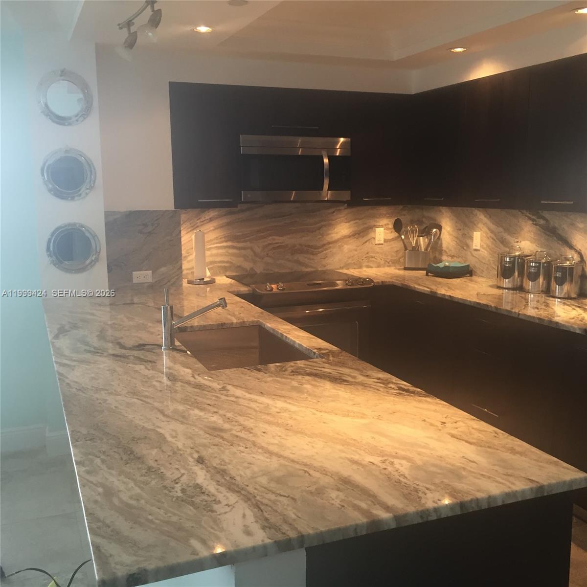 THE COLLINS CONDO - Residential Lease