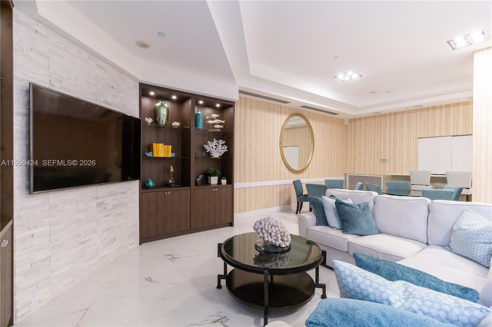 THE COLLINS CONDO - Residential Lease