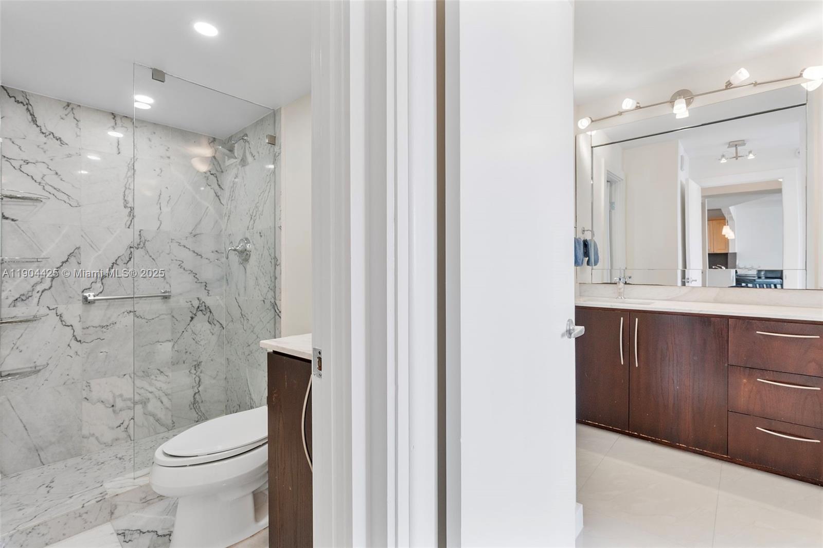 BURLEIGH HOUSE CONDO - Residential