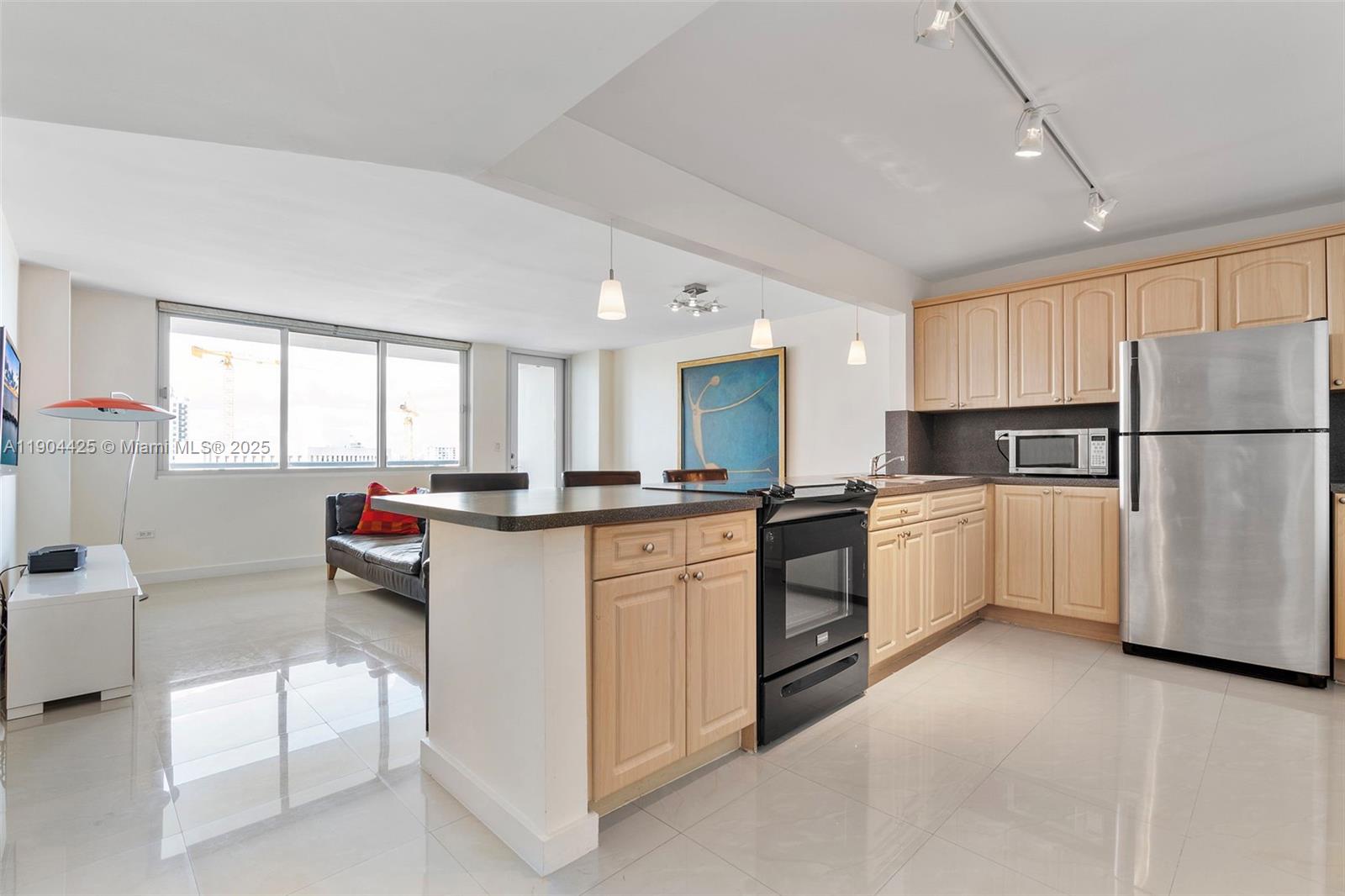 BURLEIGH HOUSE CONDO - Residential