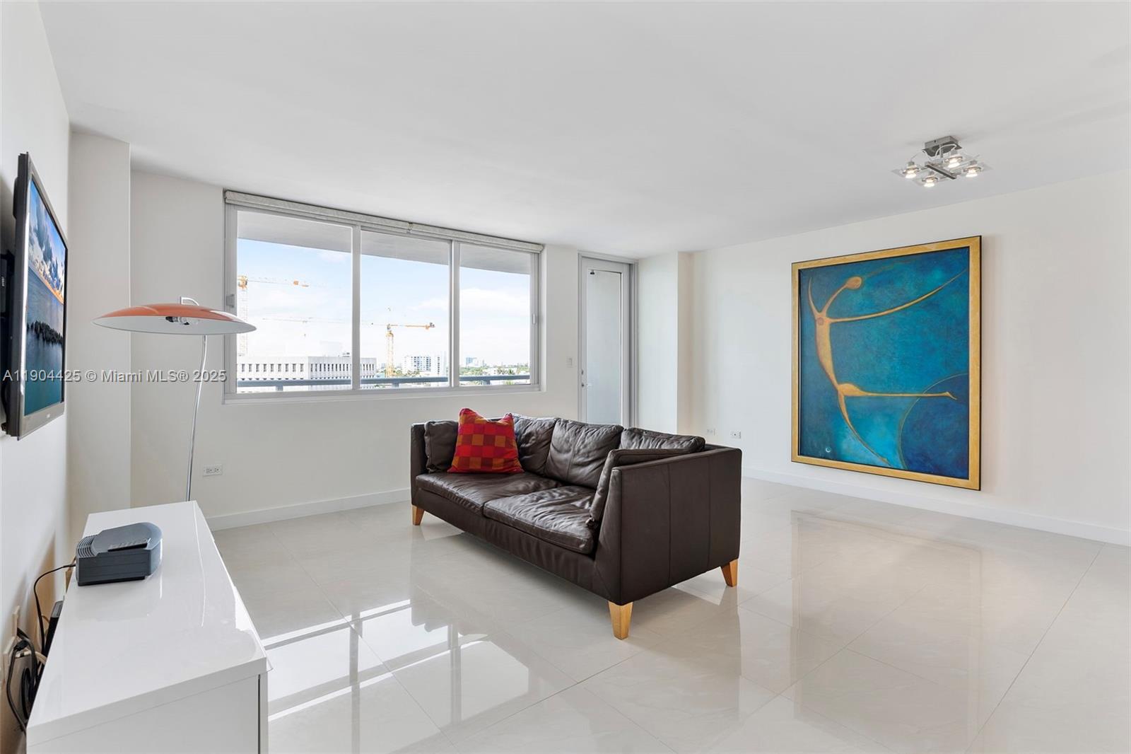 BURLEIGH HOUSE CONDO - Residential