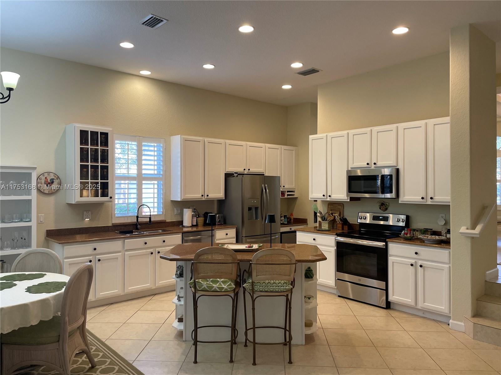 GABLES AT NORTHLAKE 1 - Residential