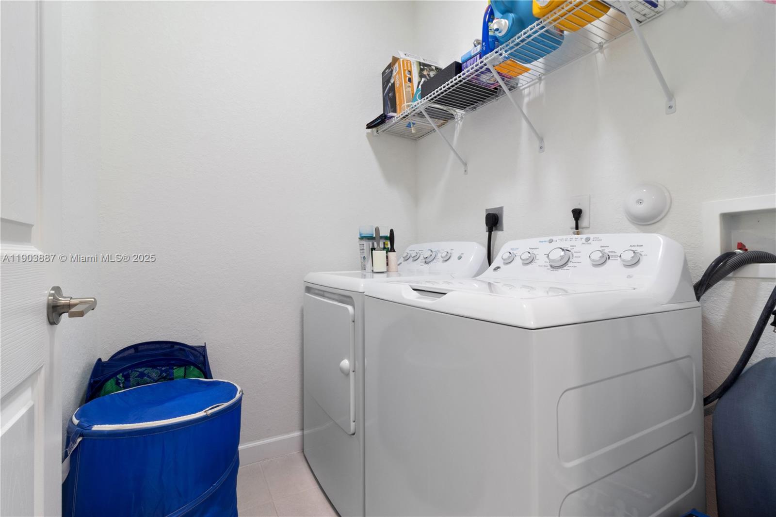 AQUABELLA NORTH - Residential Lease