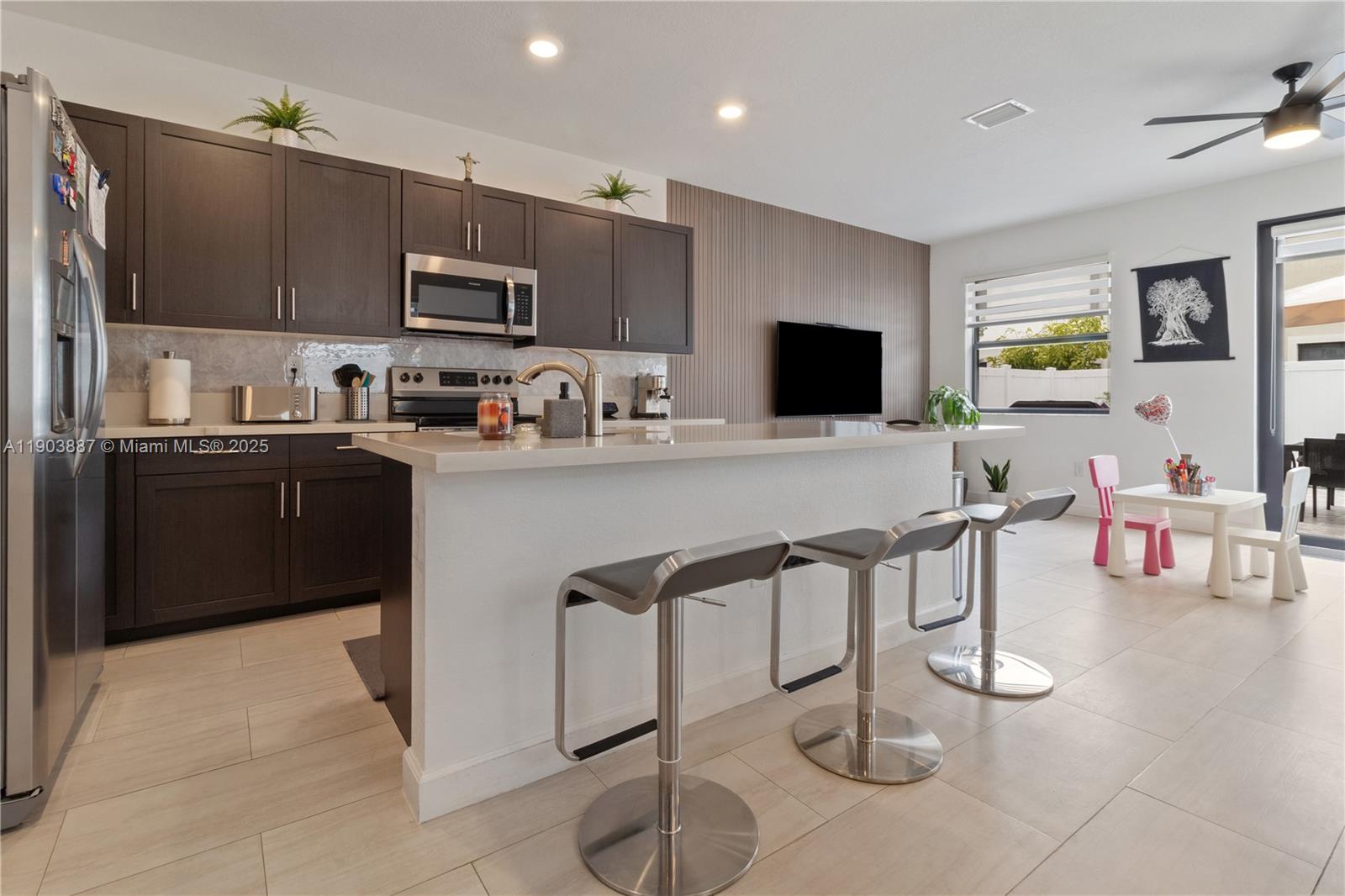 AQUABELLA NORTH - Residential Lease