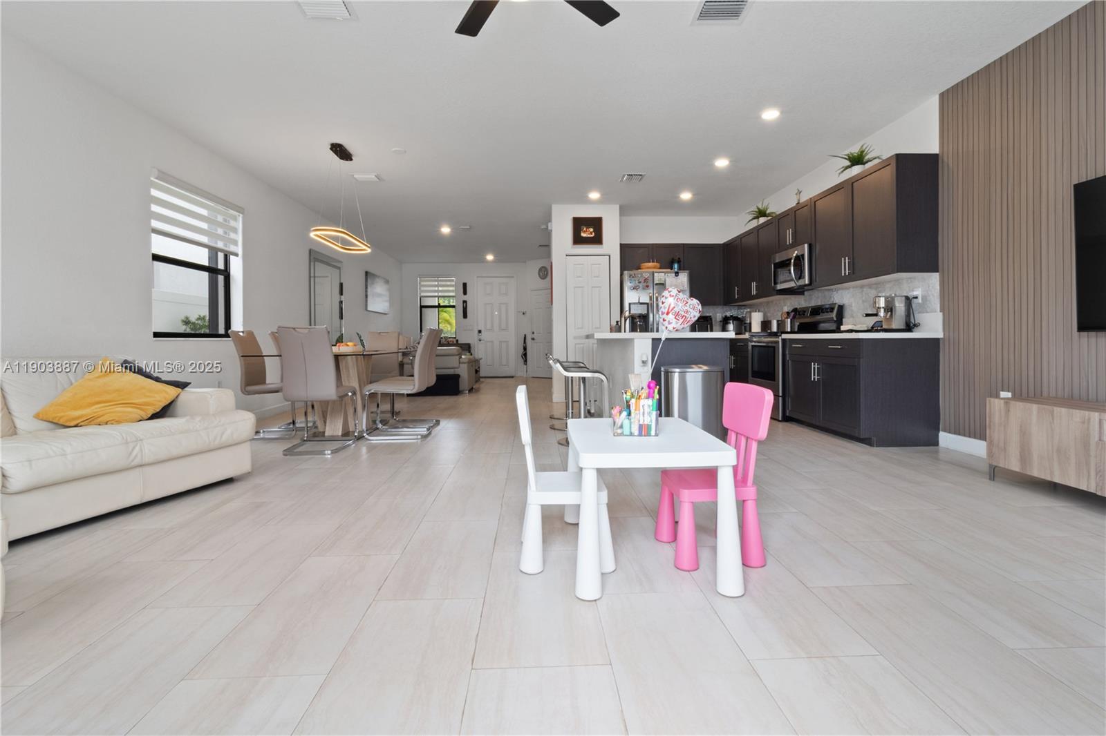 AQUABELLA NORTH - Residential Lease