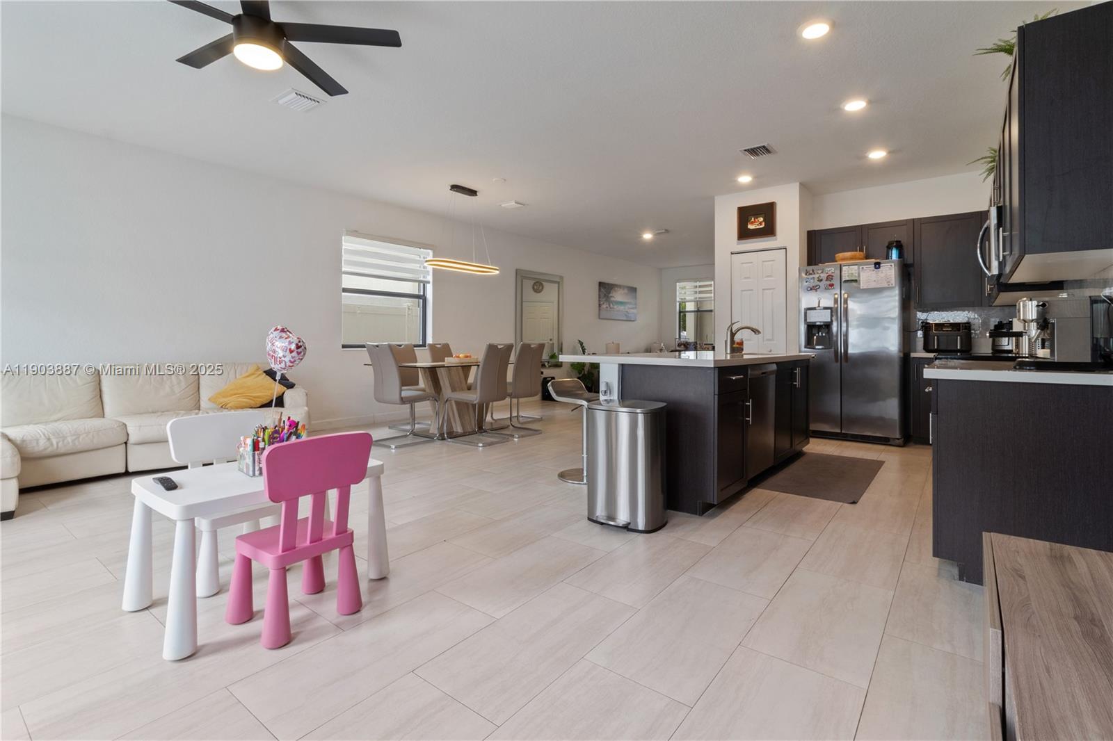 AQUABELLA NORTH - Residential Lease