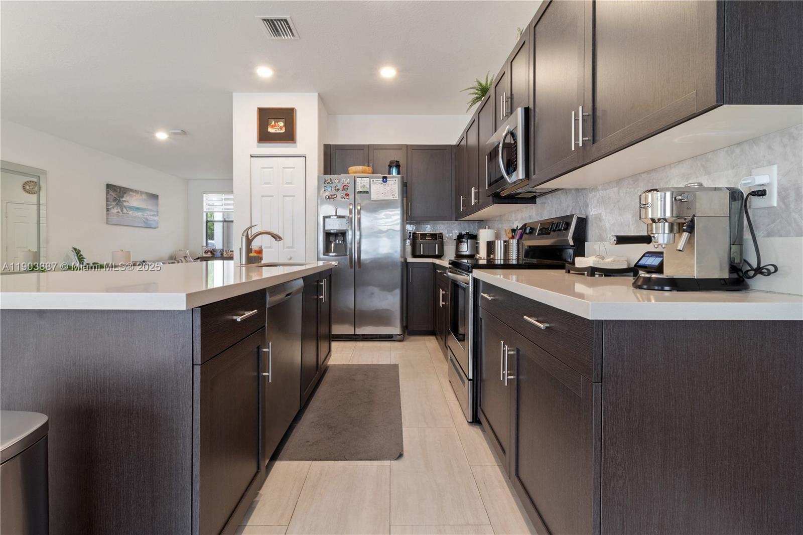 AQUABELLA NORTH - Residential Lease